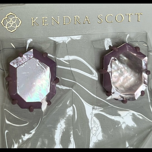 NWT Kendra Scott RARE & RETIRED Morgan Earrings Lilac Pearl Matte Beautiful! - Picture 13 of 16